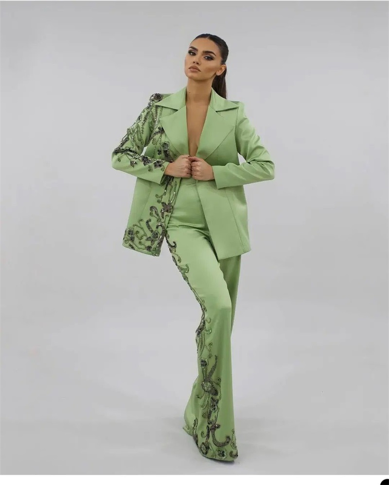 デザイナーグリーンサテン女性スーツセット高級ビーズアップリケ - Women Formal Wear Designers のレビューと価格